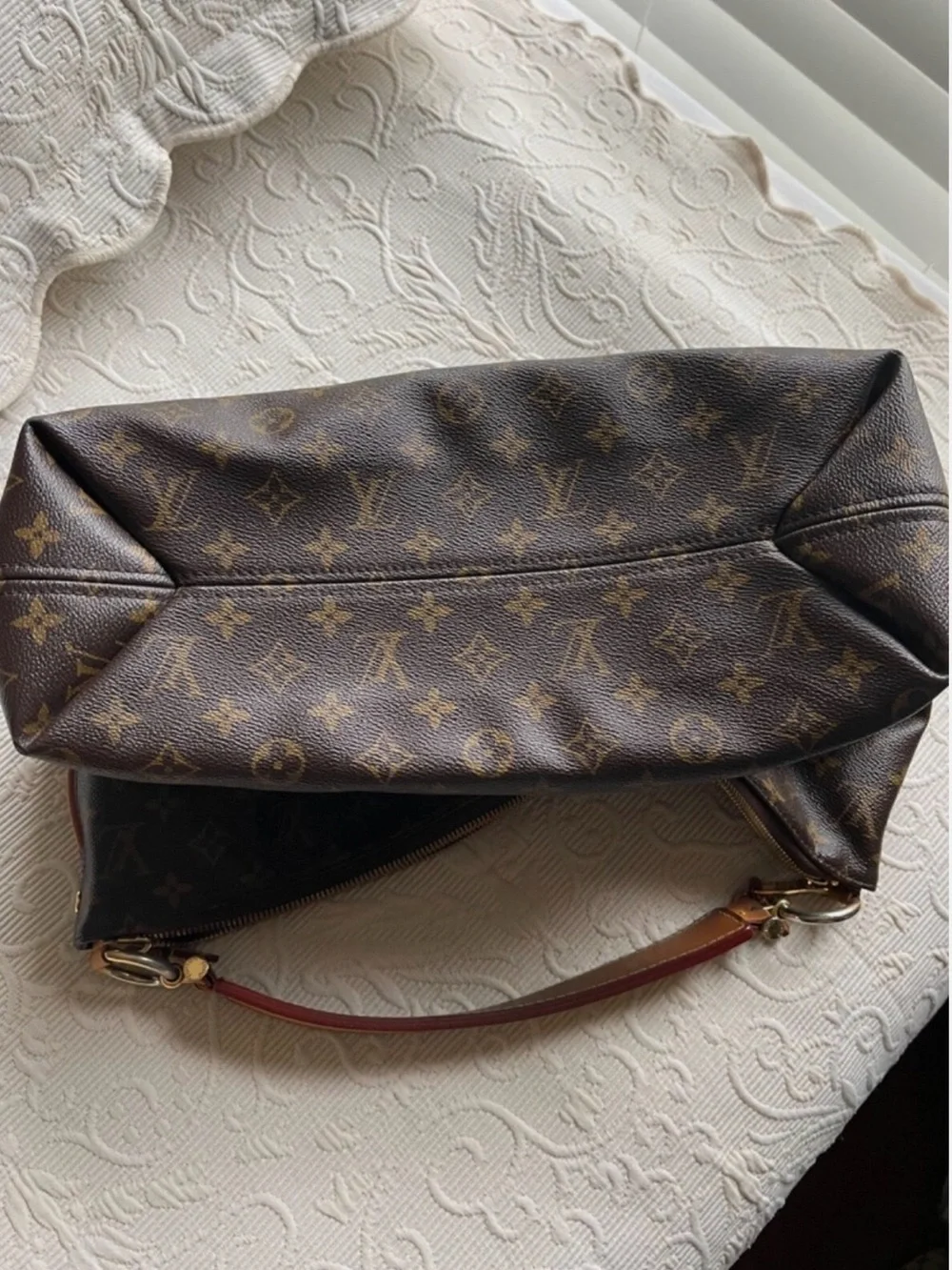 Louis Vuittonet Medium Sully Hobo Bag